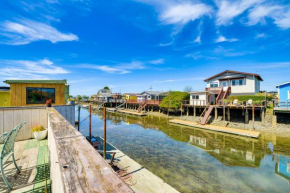 Peaceful Eureka Beach Cottage with 30-Foot Dock